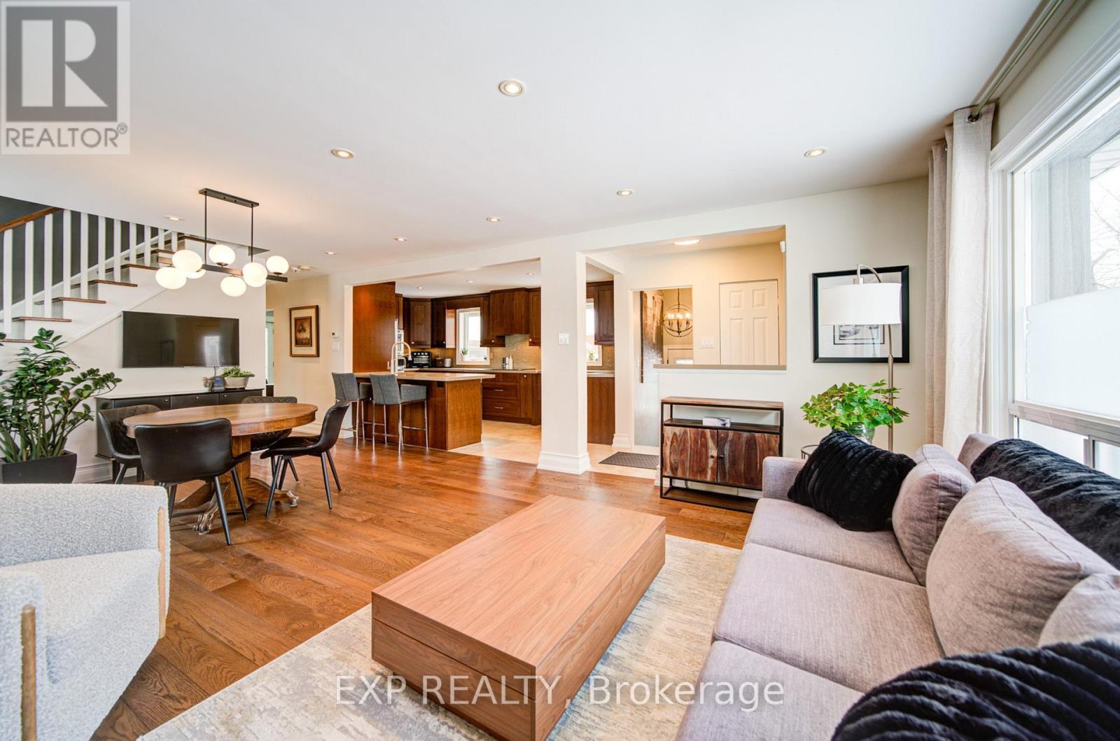47 Brenda Crescent, Toronto, ON - Indoor Photo Showing Living Room