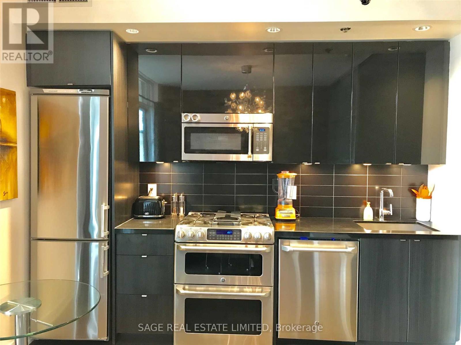 533 - 88 Colgate Avenue, Toronto, ON - Indoor Photo Showing Kitchen With Upgraded Kitchen