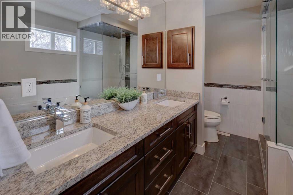 1721 20 Avenue Nw, Calgary, AB - Indoor Photo Showing Bathroom