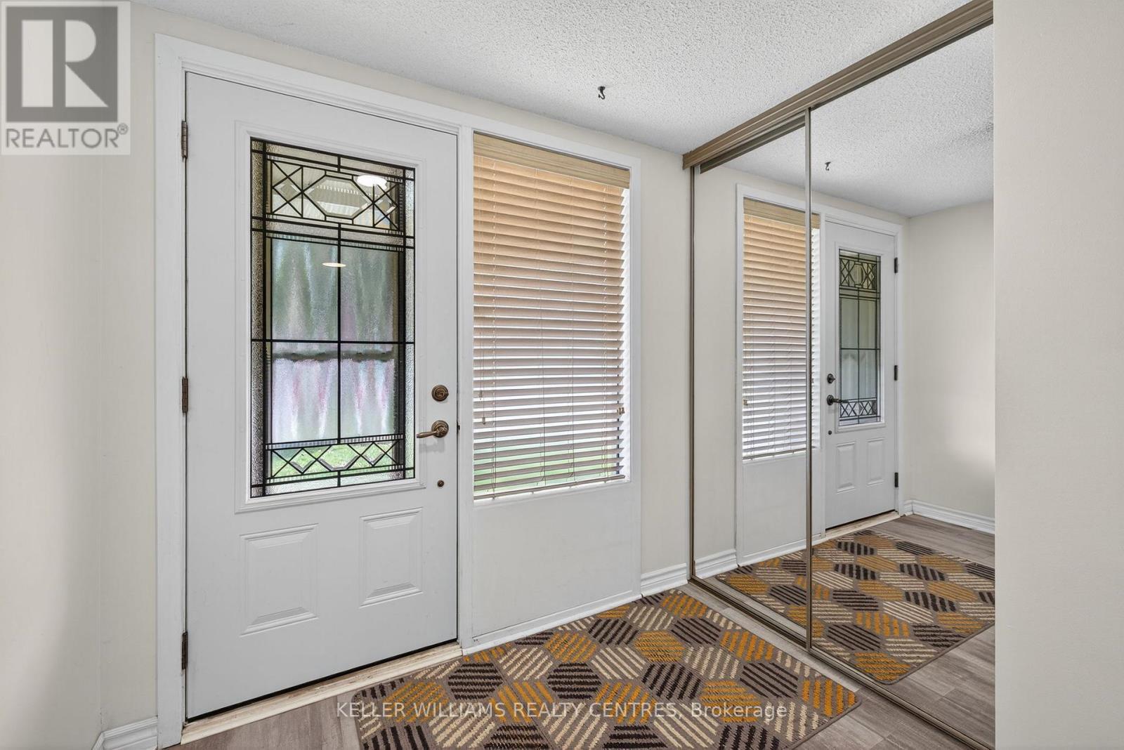 100 Poplar Crescent, Aurora, ON - Indoor Photo Showing Other Room