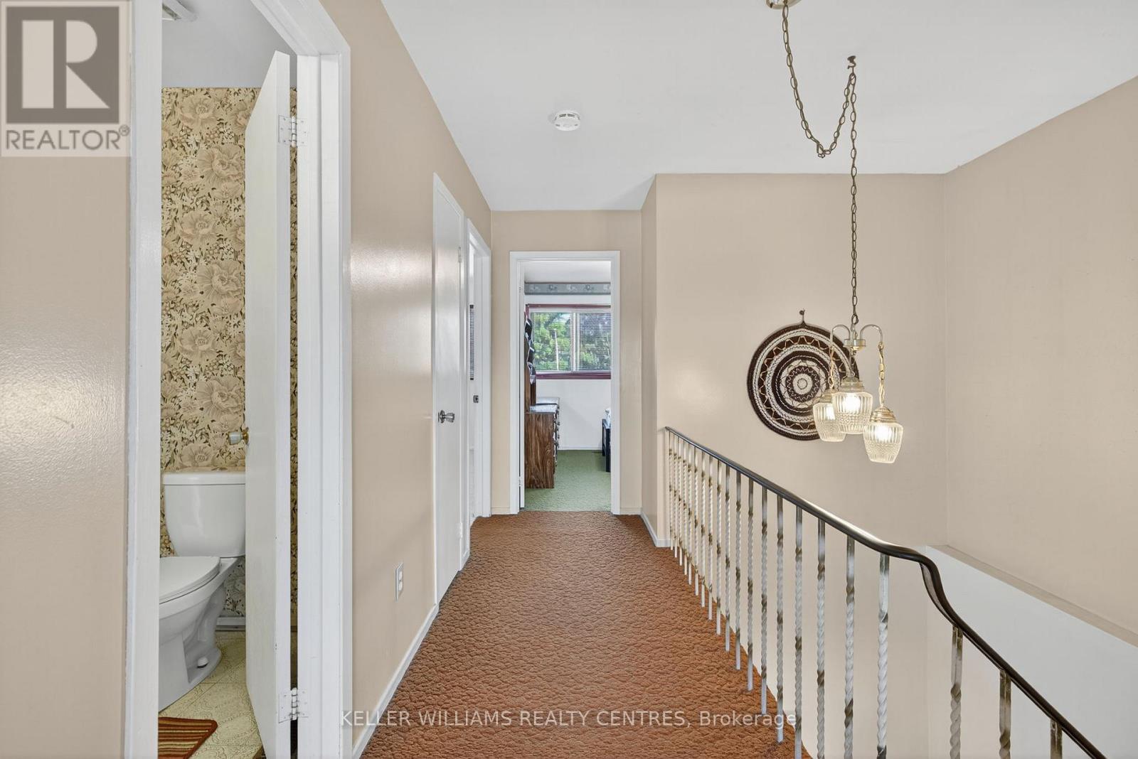 100 Poplar Crescent, Aurora, ON - Indoor Photo Showing Other Room