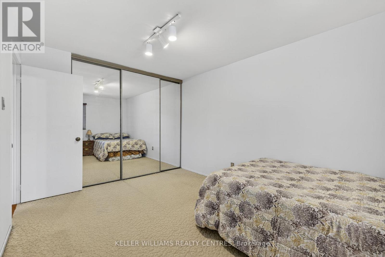 100 Poplar Crescent, Aurora, ON - Indoor Photo Showing Bedroom