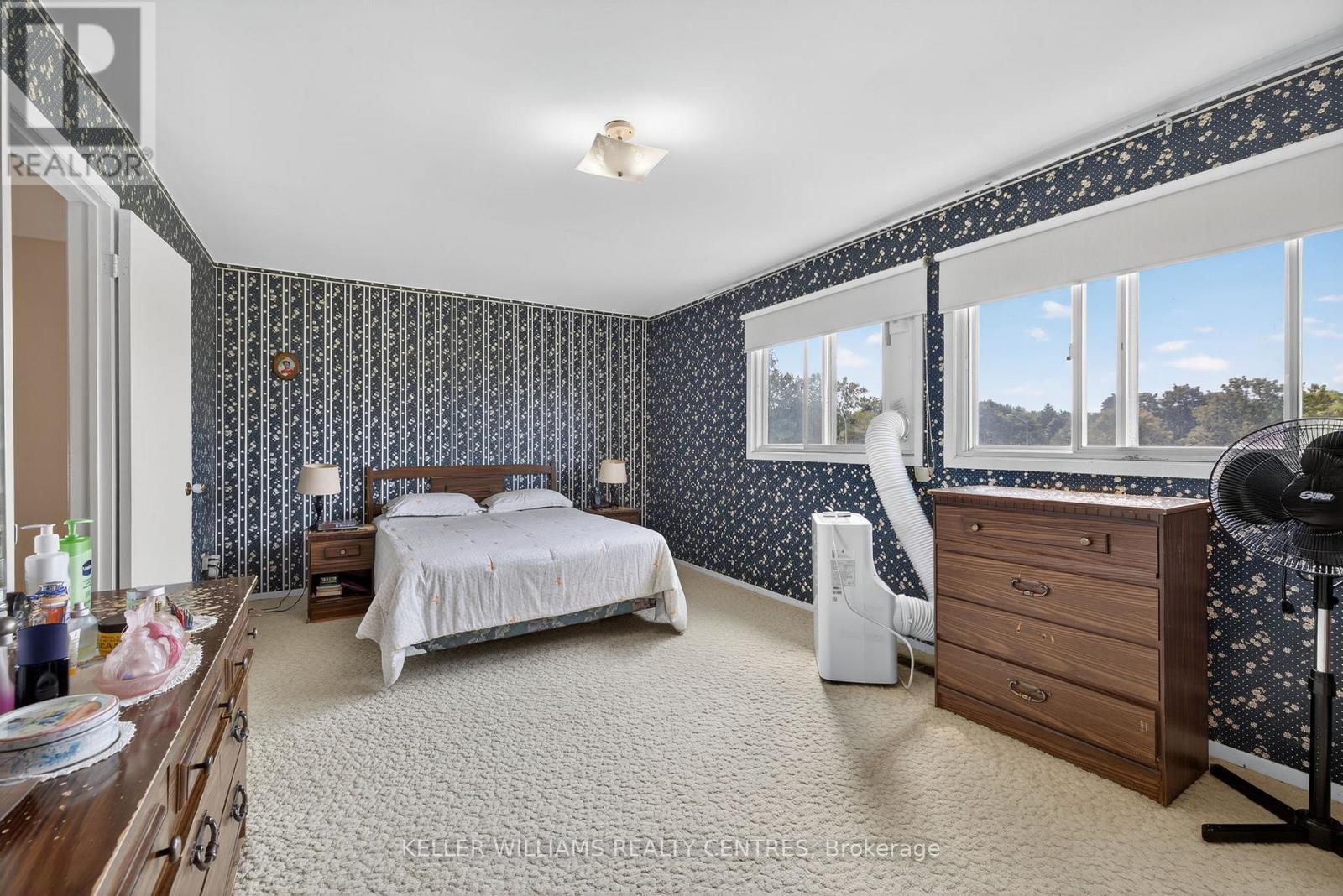100 Poplar Crescent, Aurora, ON - Indoor Photo Showing Bedroom