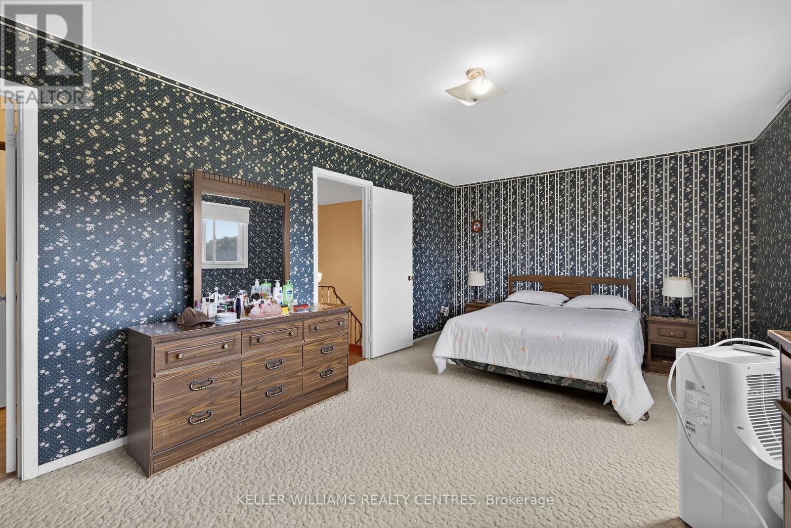 100 Poplar Crescent, Aurora, ON - Indoor Photo Showing Bedroom