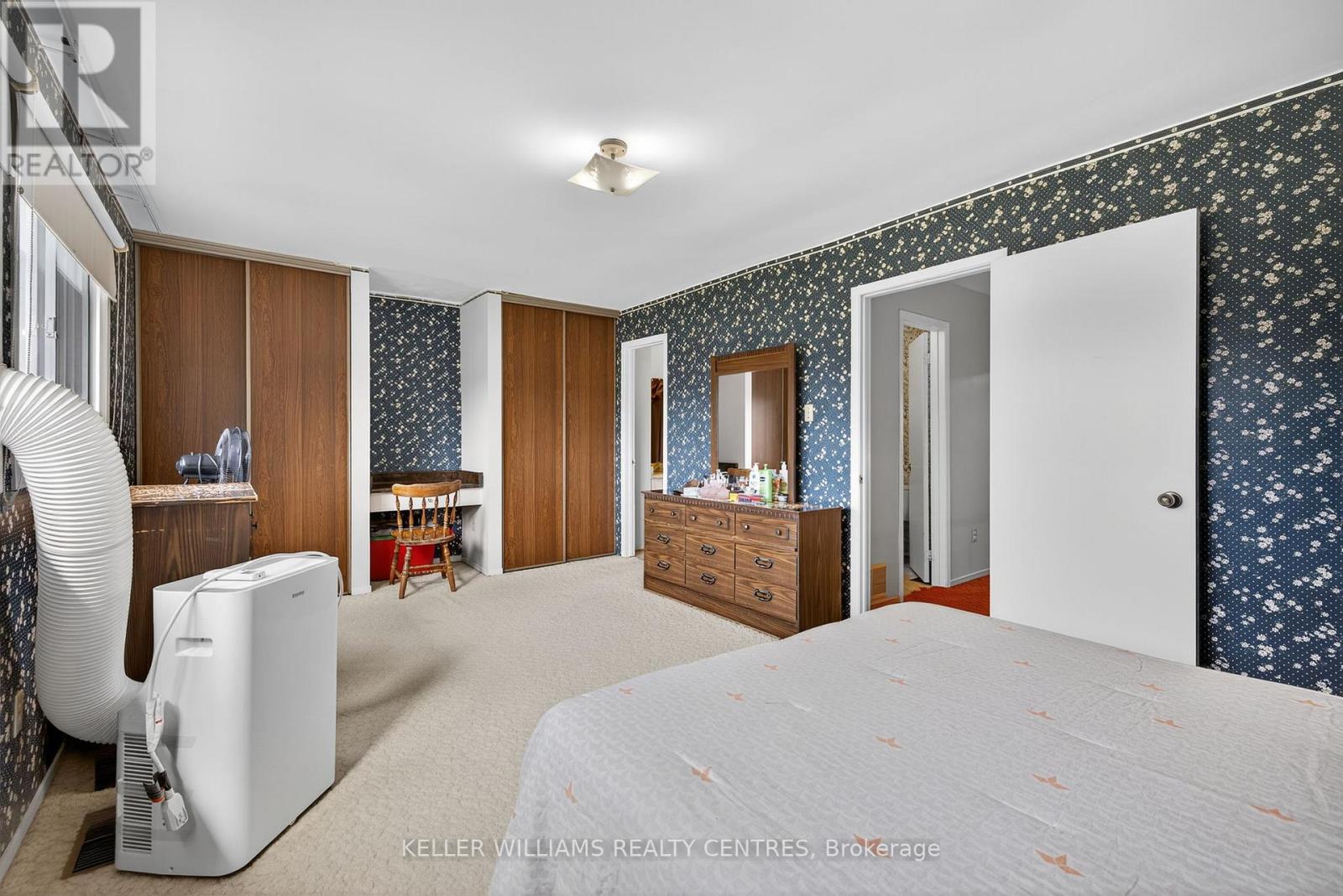 100 Poplar Crescent, Aurora, ON - Indoor Photo Showing Bedroom