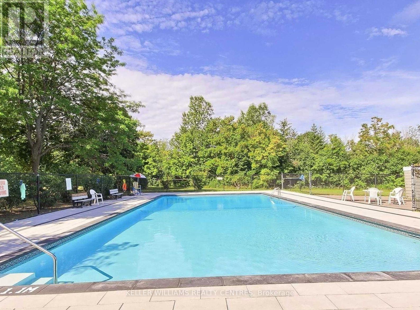 100 Poplar Crescent, Aurora, ON - Outdoor With In Ground Pool With Backyard