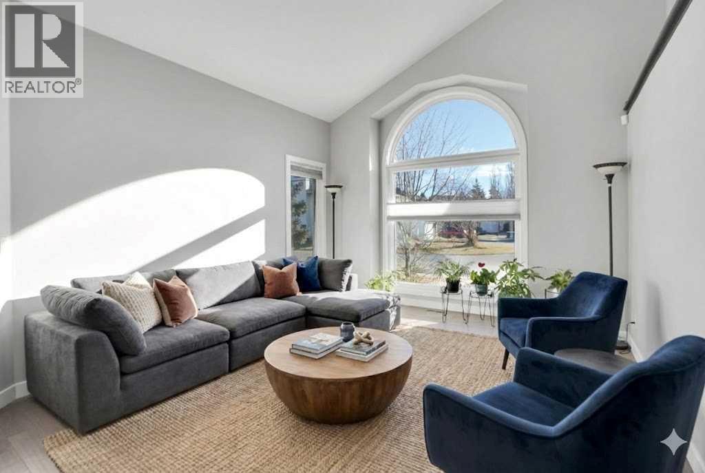 33 Douglasbank Rise Se, Calgary, AB - Indoor Photo Showing Living Room