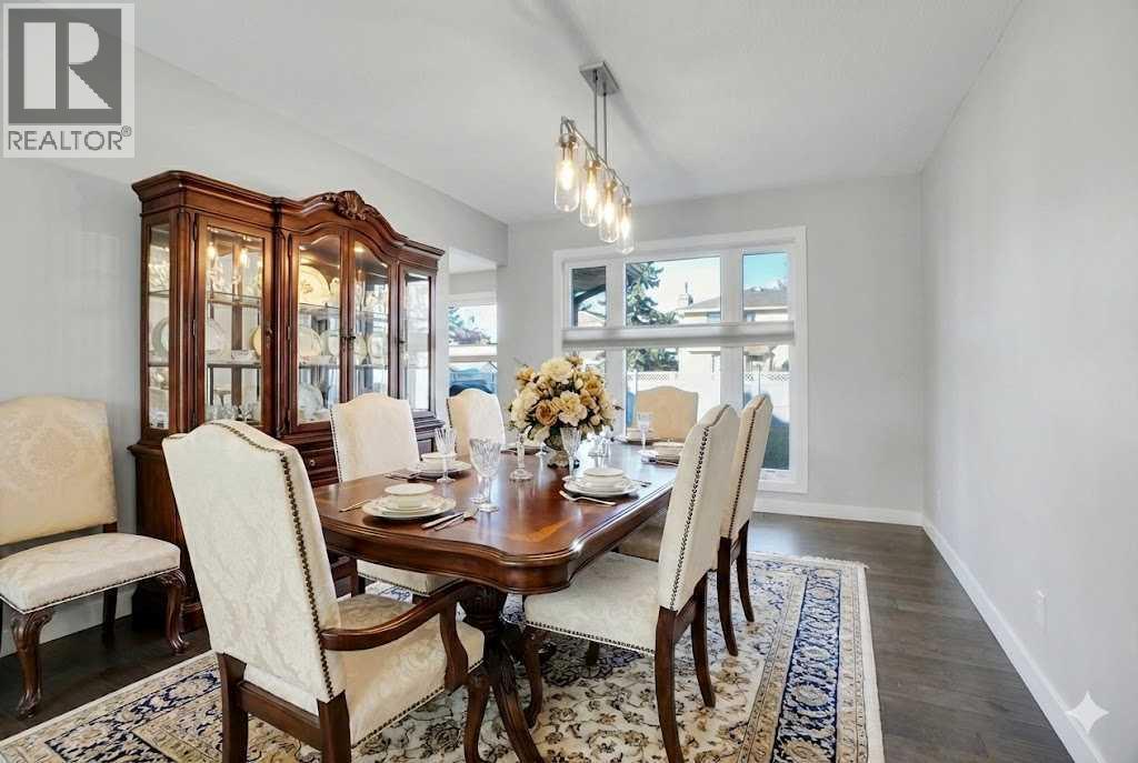 33 Douglasbank Rise Se, Calgary, AB - Indoor Photo Showing Dining Room