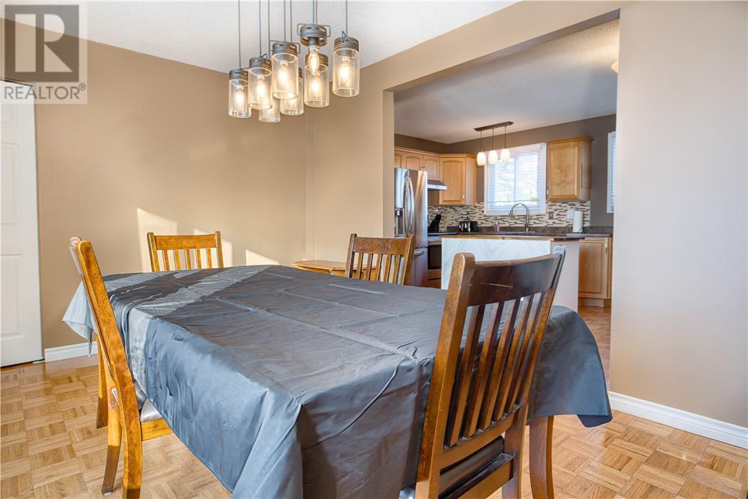 4394 Hamilton, Hanmer, ON - Indoor Photo Showing Dining Room