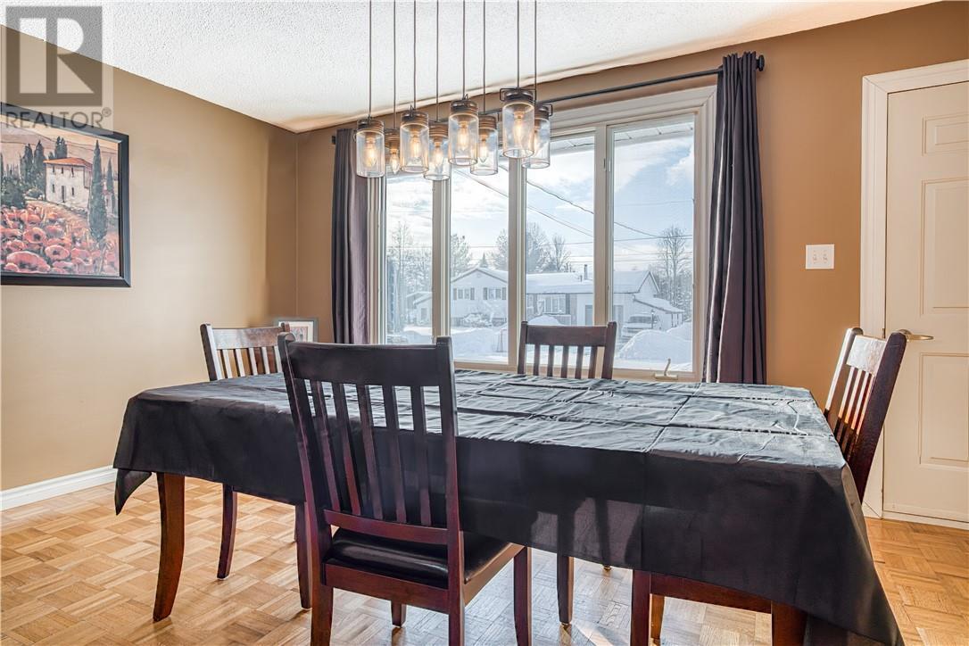 4394 Hamilton, Hanmer, ON - Indoor Photo Showing Dining Room
