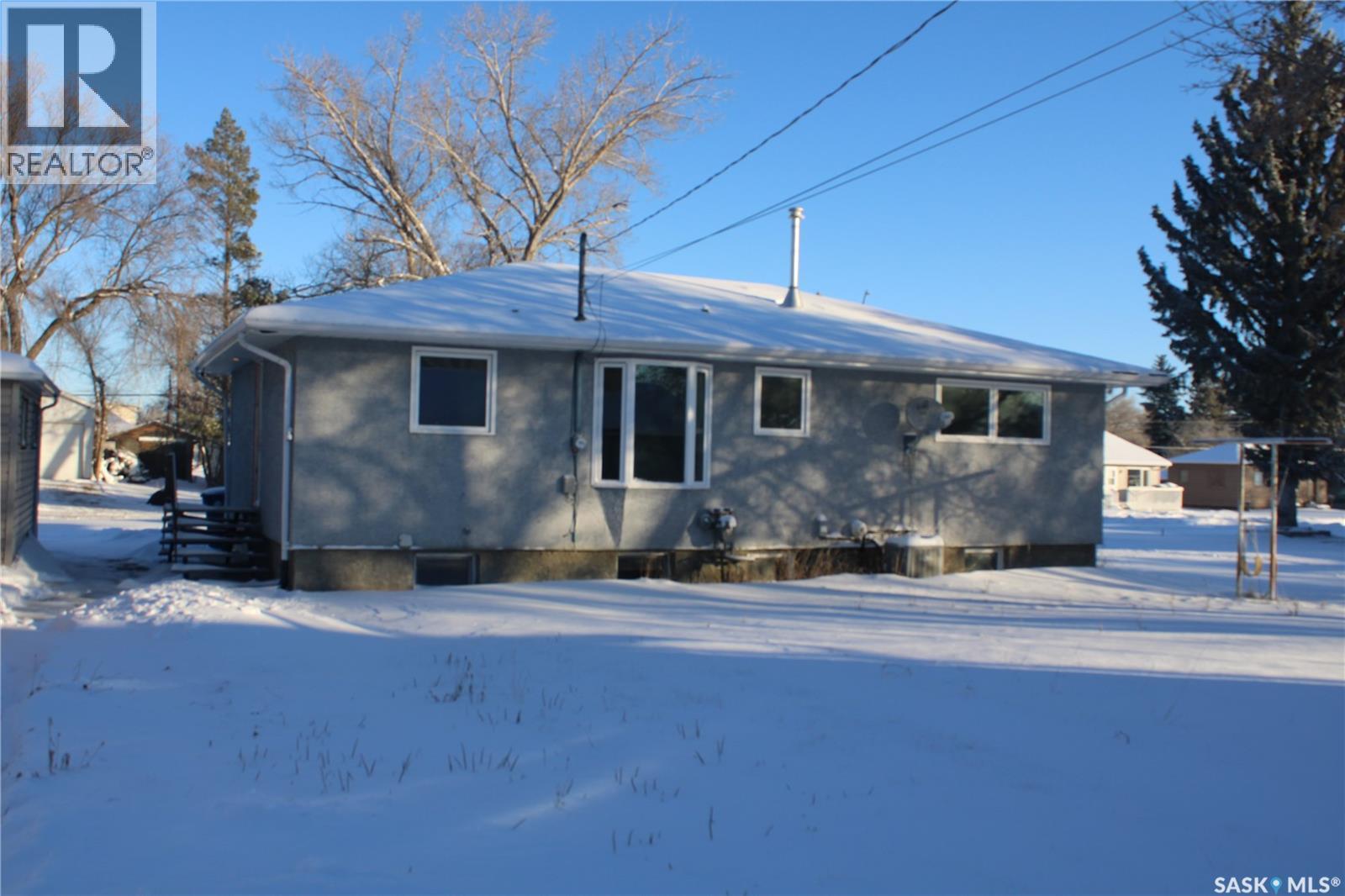 413 1St Street, Kipling, SK - Outdoor