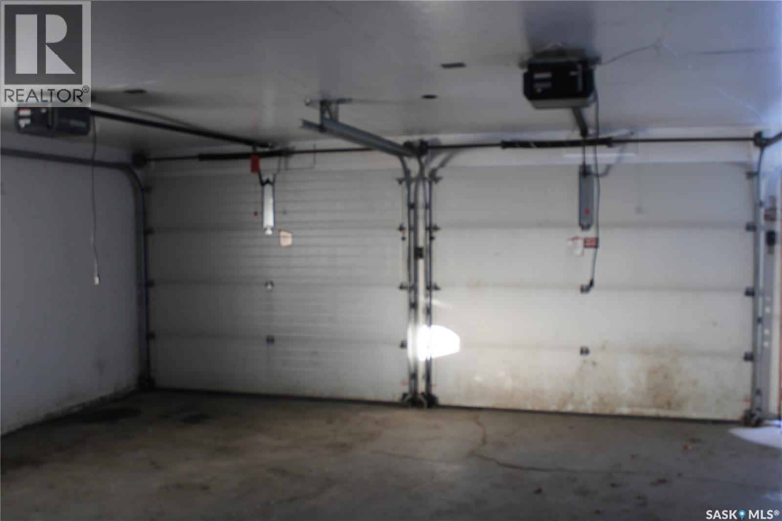 413 1St Street, Kipling, SK - Indoor Photo Showing Garage