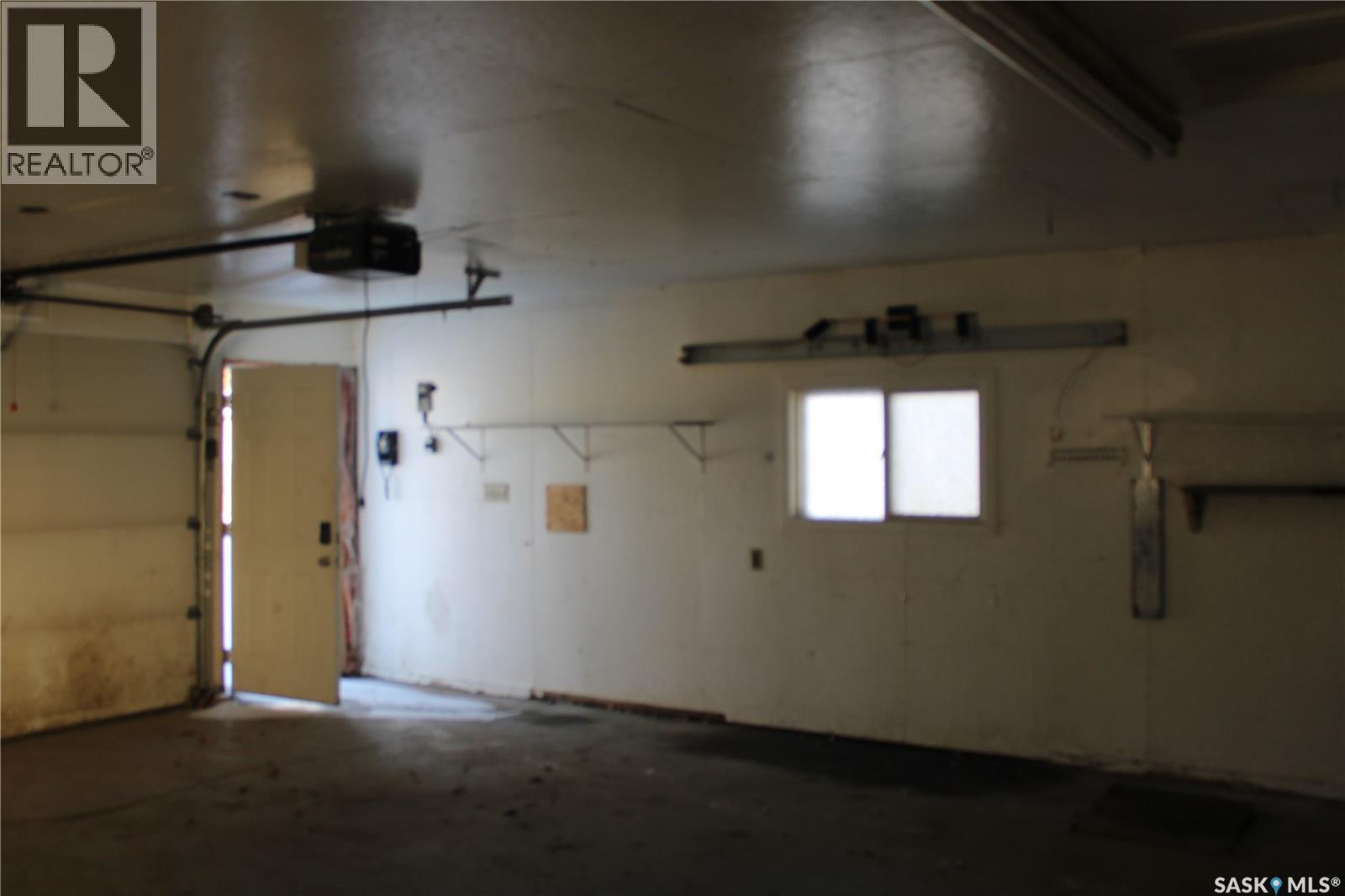 413 1St Street, Kipling, SK - Indoor Photo Showing Garage