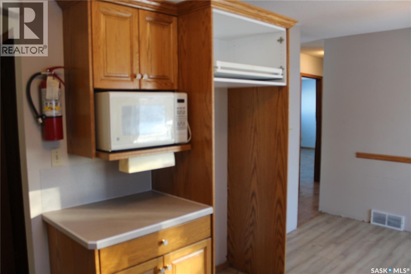 413 1St Street, Kipling, SK - Indoor