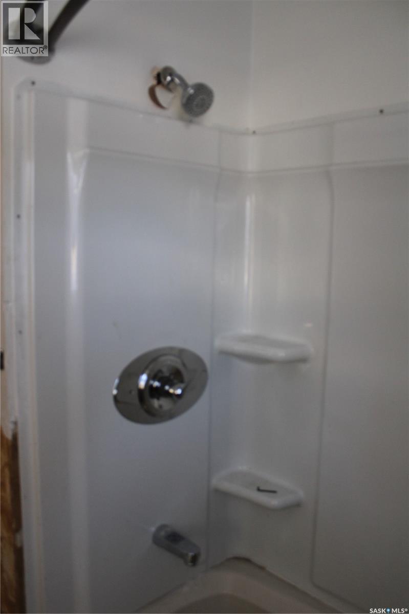 413 1St Street, Kipling, SK - Indoor Photo Showing Bathroom