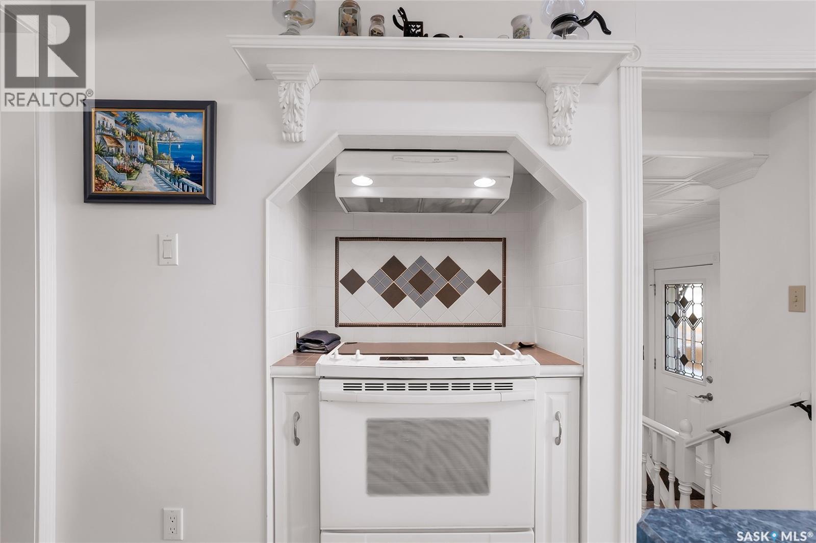 1726 Alexandra Avenue, Saskatoon, SK - Indoor Photo Showing Laundry Room