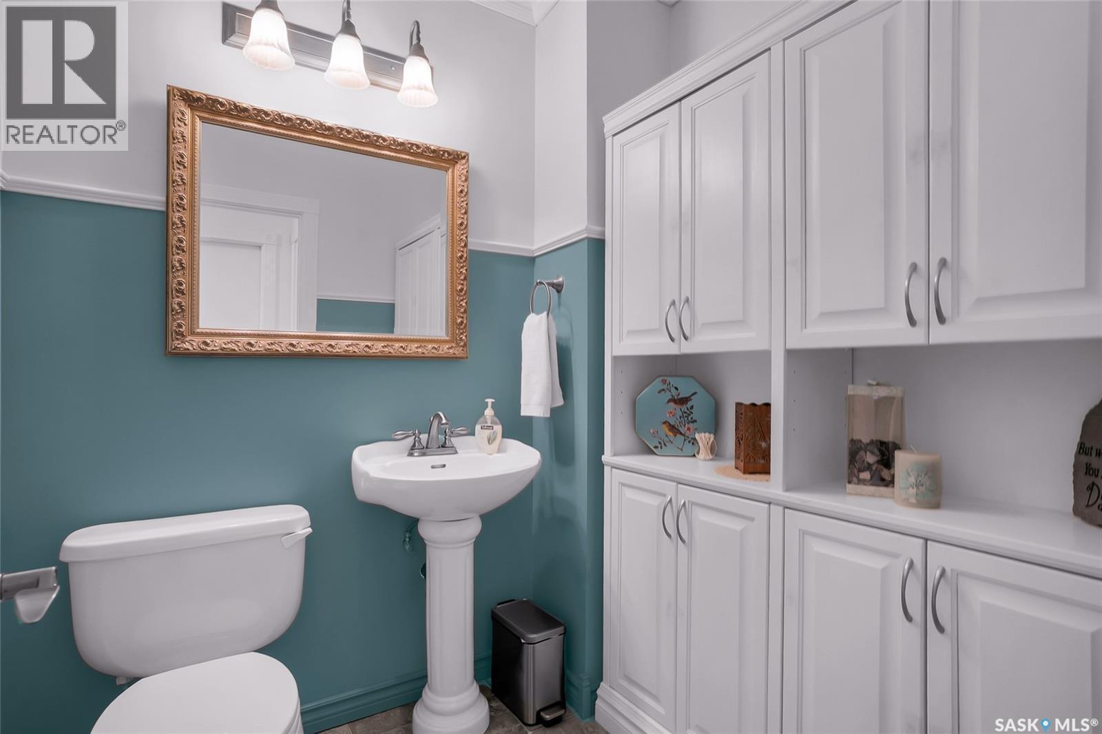 1726 Alexandra Avenue, Saskatoon, SK - Indoor Photo Showing Bathroom