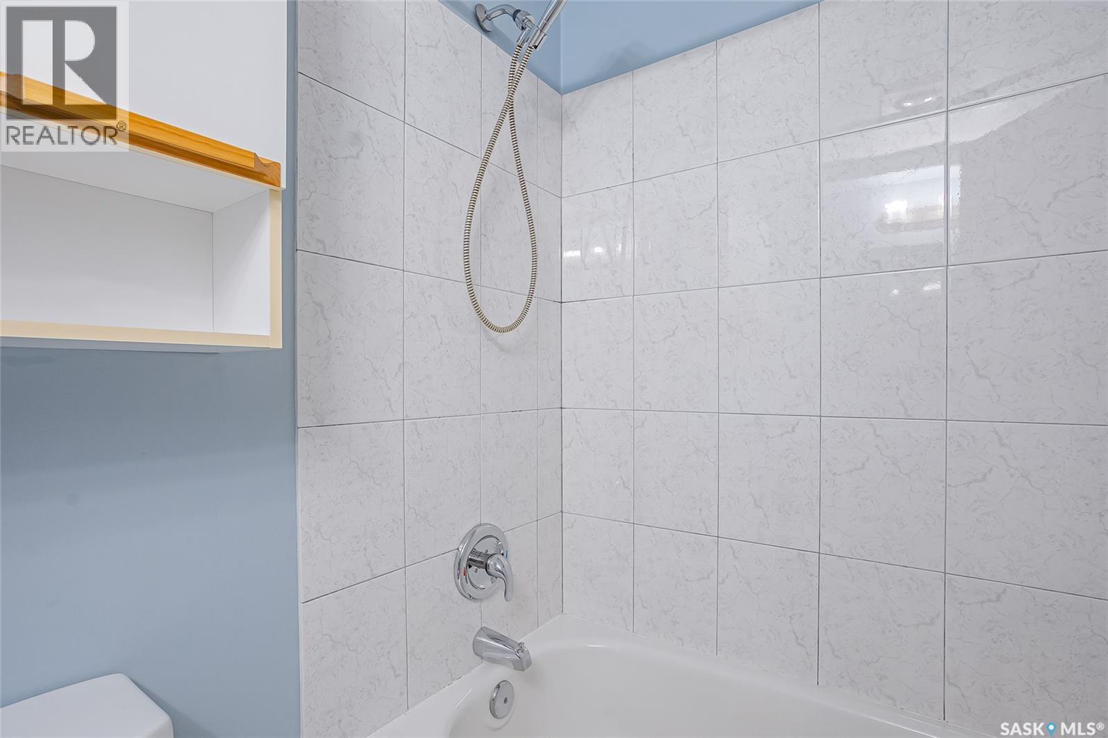 1726 Alexandra Avenue, Saskatoon, SK - Indoor Photo Showing Bathroom