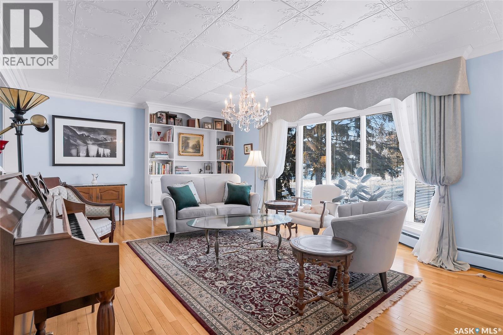 1726 Alexandra Avenue, Saskatoon, SK - Indoor Photo Showing Living Room