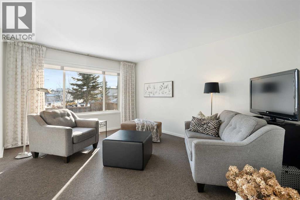 201 Harvest Creek Close Ne, Calgary, AB - Indoor Photo Showing Living Room