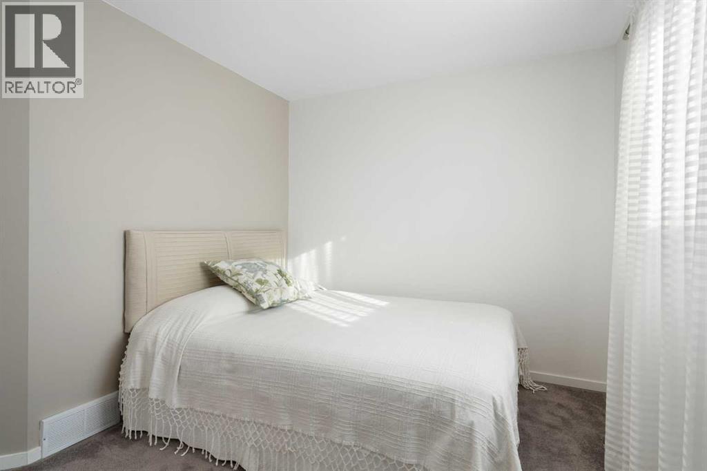 201 Harvest Creek Close Ne, Calgary, AB - Indoor Photo Showing Bedroom