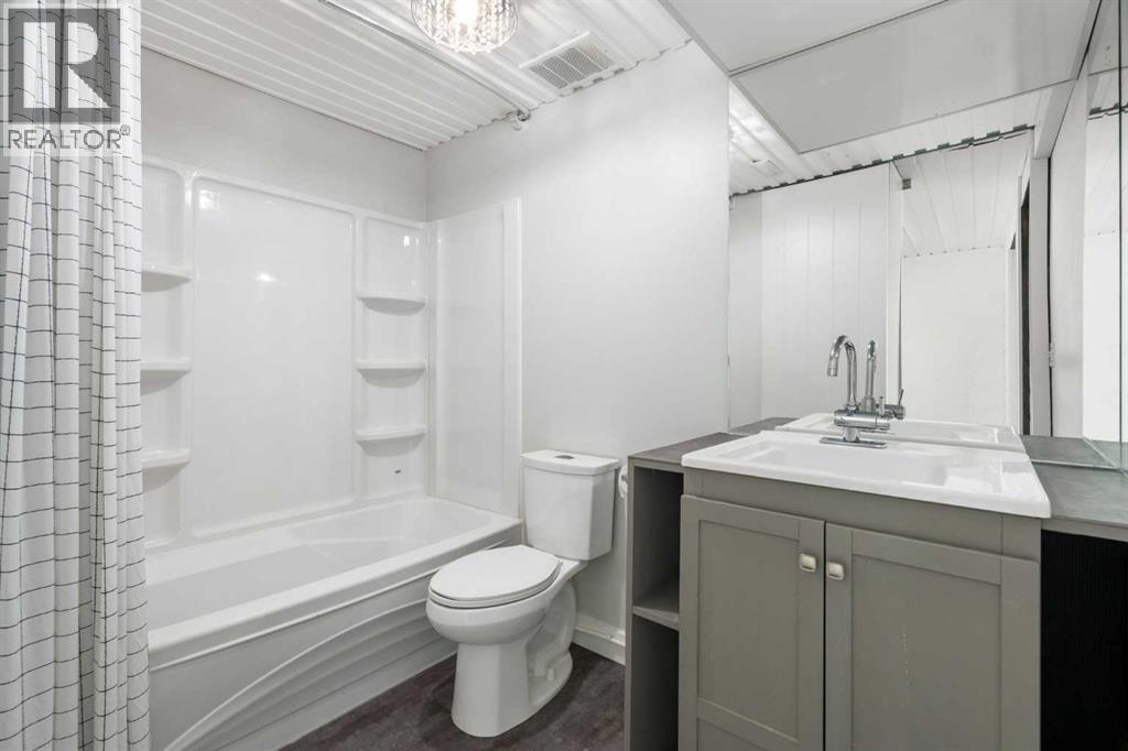 201 Harvest Creek Close Ne, Calgary, AB - Indoor Photo Showing Bathroom