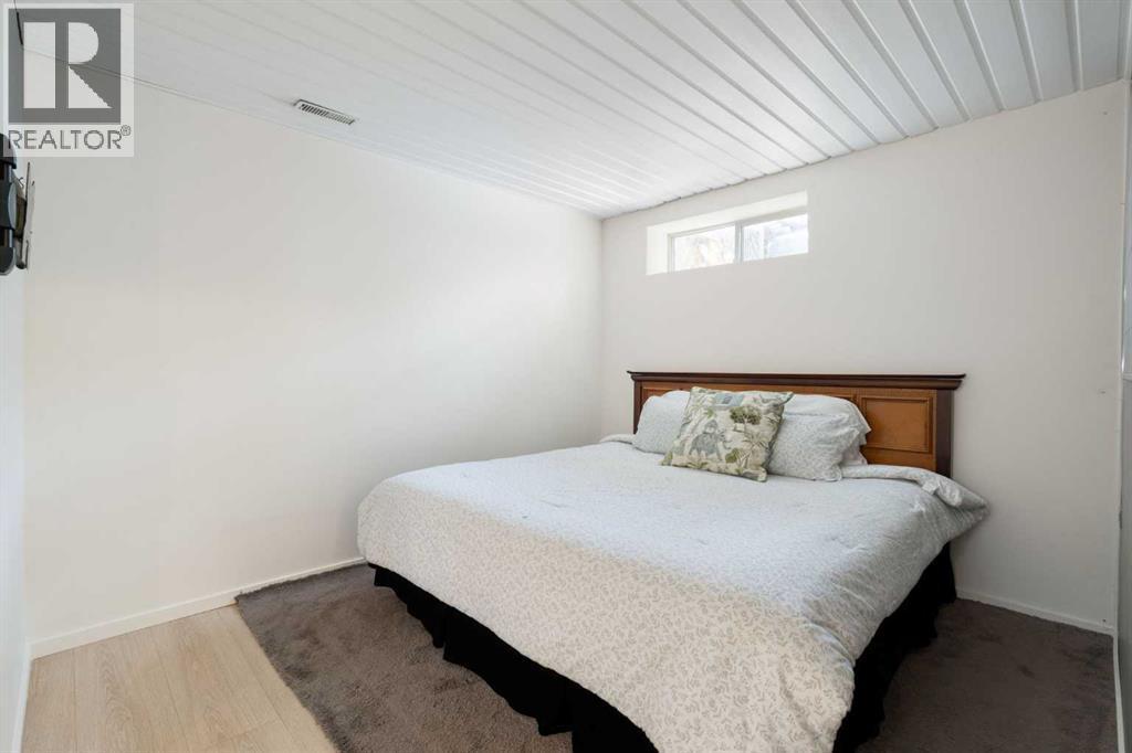 201 Harvest Creek Close Ne, Calgary, AB - Indoor Photo Showing Bedroom