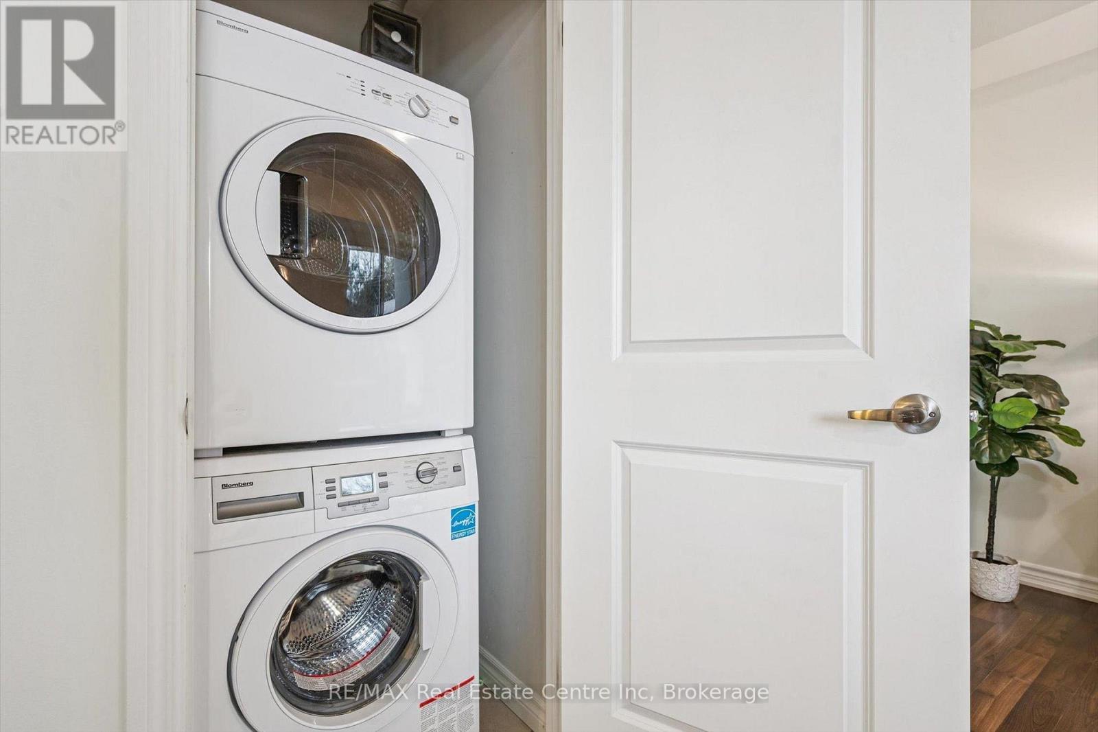 210 - 1280 Gordon Street, Guelph (Kortright East), ON - Indoor Photo Showing Laundry Room