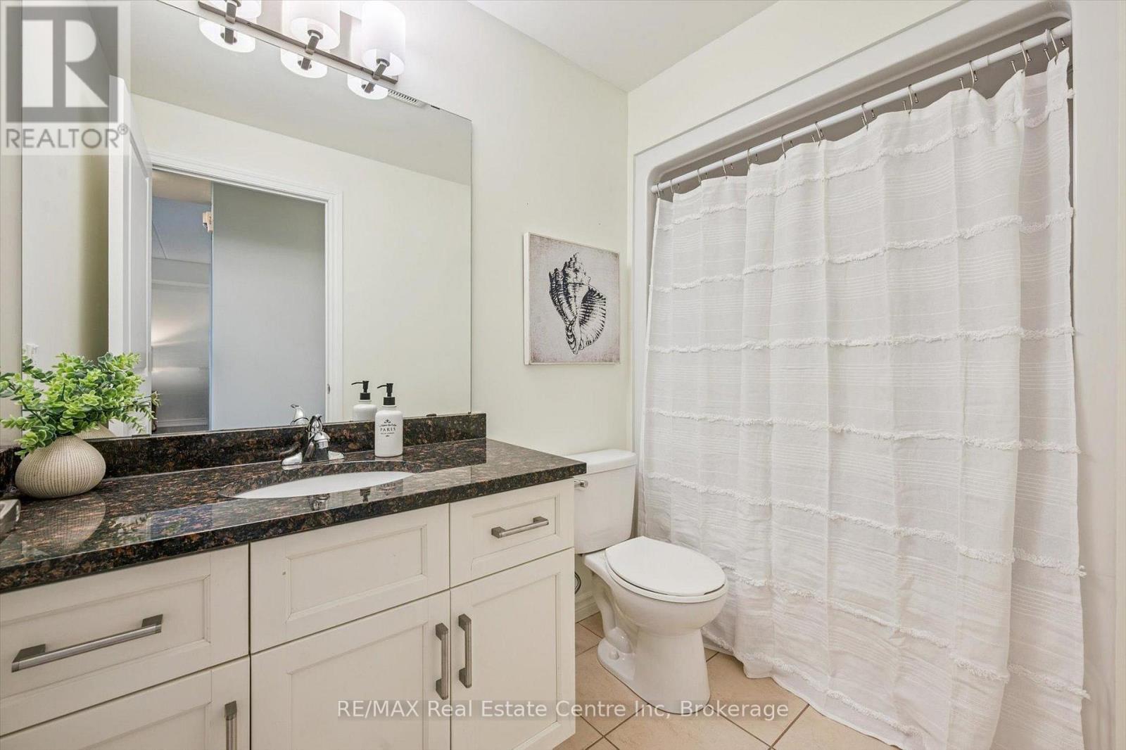 210 - 1280 Gordon Street, Guelph (Kortright East), ON - Indoor Photo Showing Bathroom