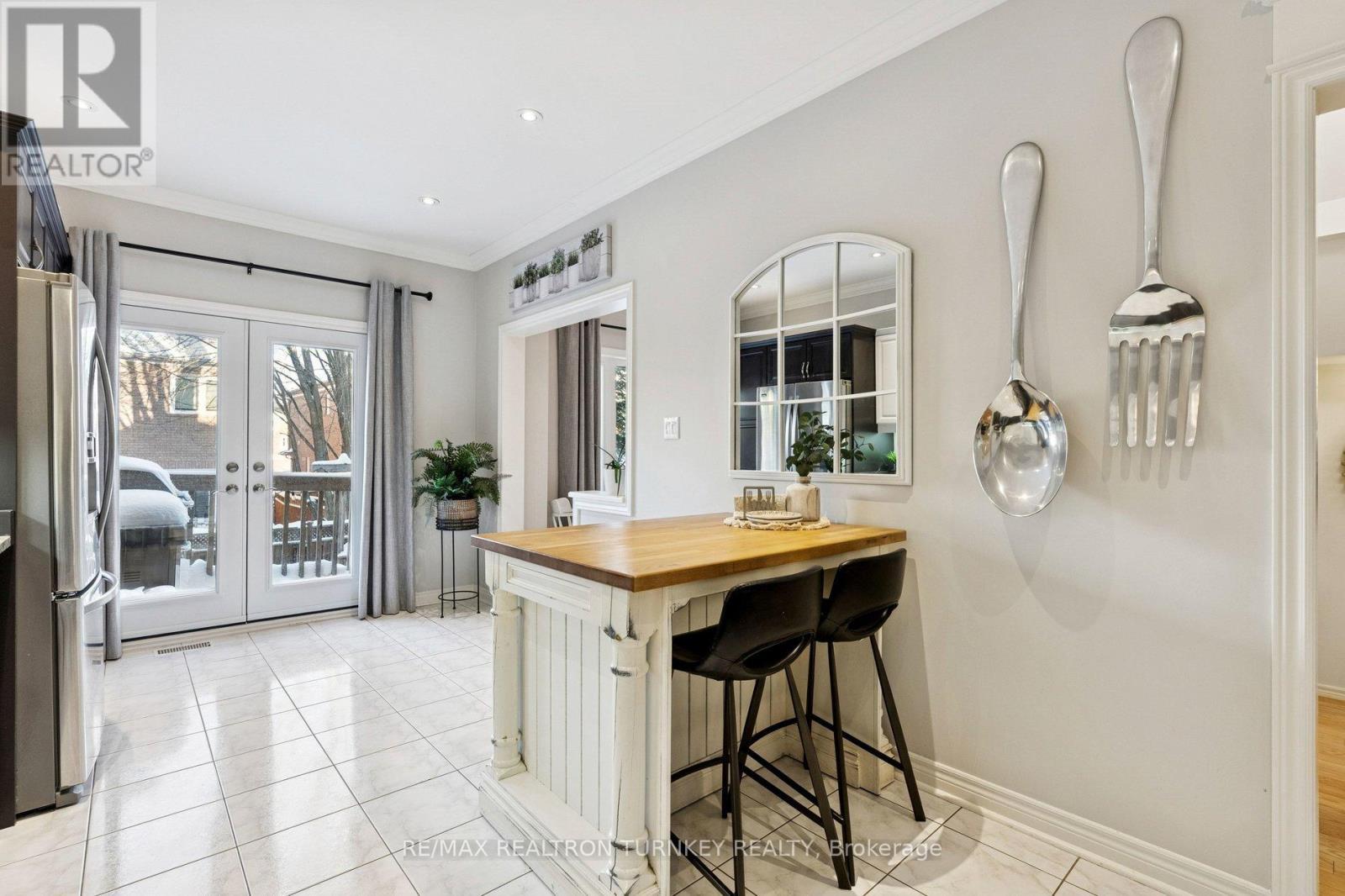 Walk-Out to Large Deck & Fenced Backyard - 407 Seneca Court, Newmarket, ON - Indoor