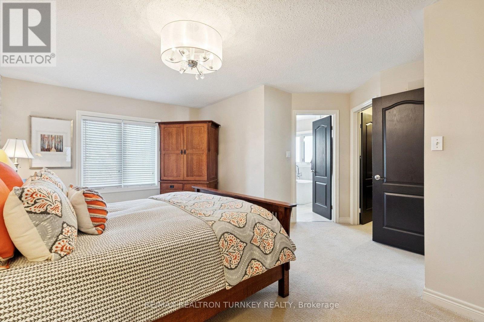 Upgraded Lighting and Spacious Ensuite! - 407 Seneca Court, Newmarket, ON - Indoor Photo Showing Bedroom