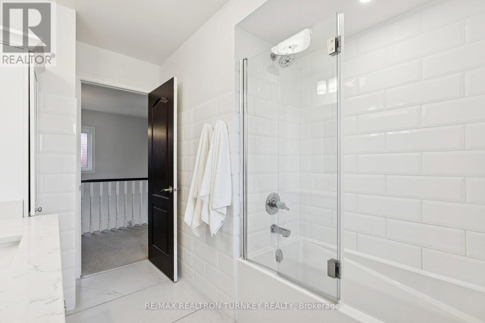Upgraded Glass Sliding door & subway tile - 407 Seneca Court, Newmarket, ON - Indoor Photo Showing Bathroom