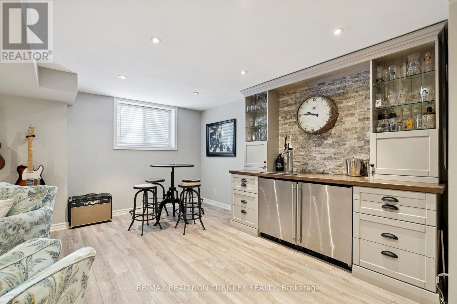 Built in Bar Area w Stone Surround & 2 Beer Taps - 407 Seneca Court, Newmarket, ON - Indoor