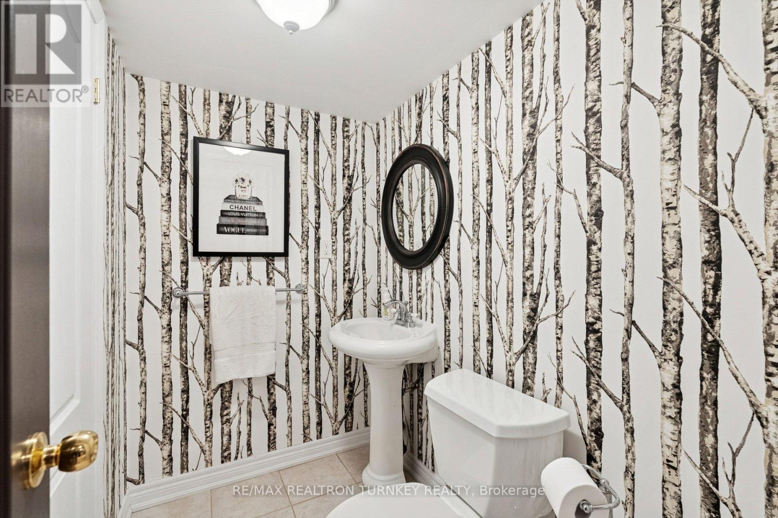 4th Bathroom - lower level - 407 Seneca Court, Newmarket, ON - Indoor Photo Showing Bathroom