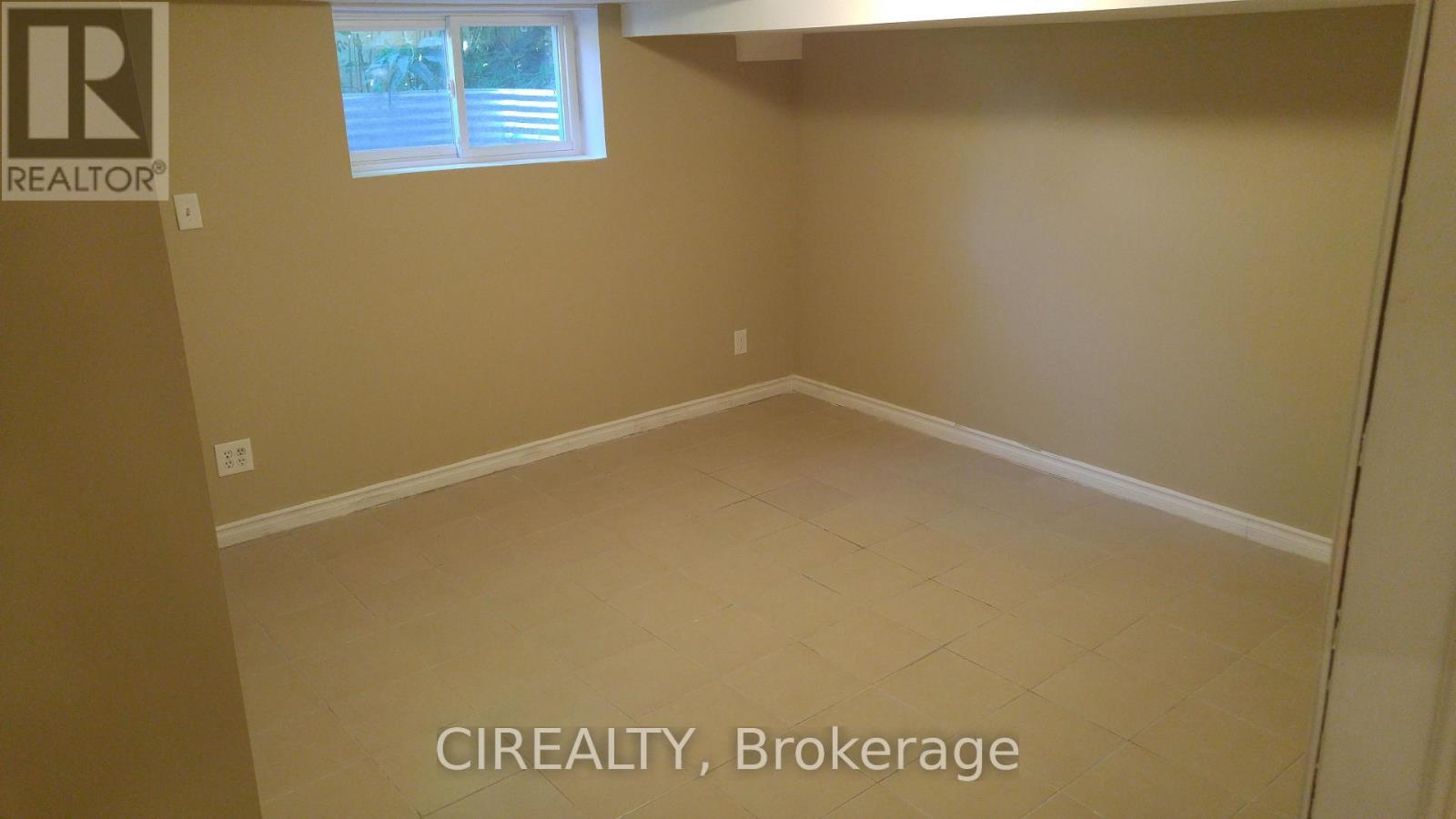 Lower - 31 Bailey Crescent, Aurora, ON - Indoor Photo Showing Other Room