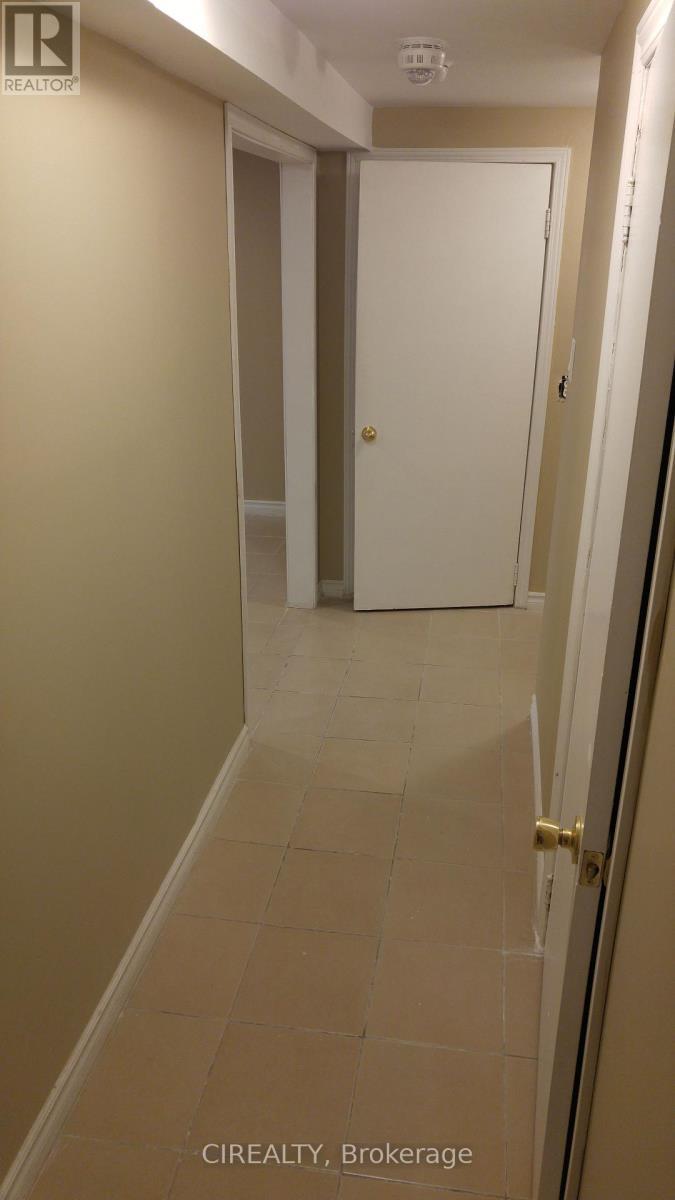 Lower - 31 Bailey Crescent, Aurora, ON - Indoor Photo Showing Other Room