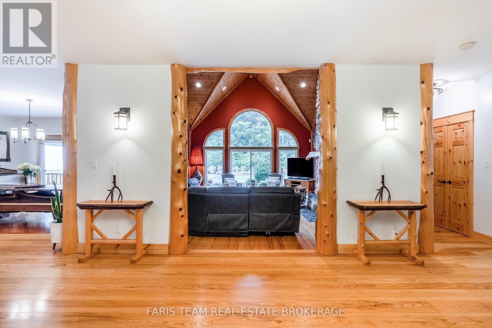 697 Lafontaine Road E, Tiny, ON - Indoor