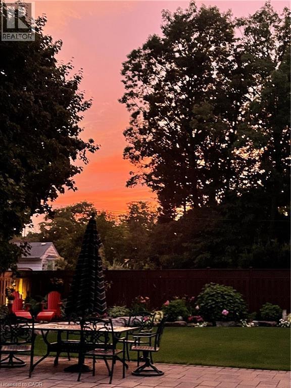 Breathtaking backyard sunsets - 29 Woodside Drive, Hamilton, ON - Outdoor