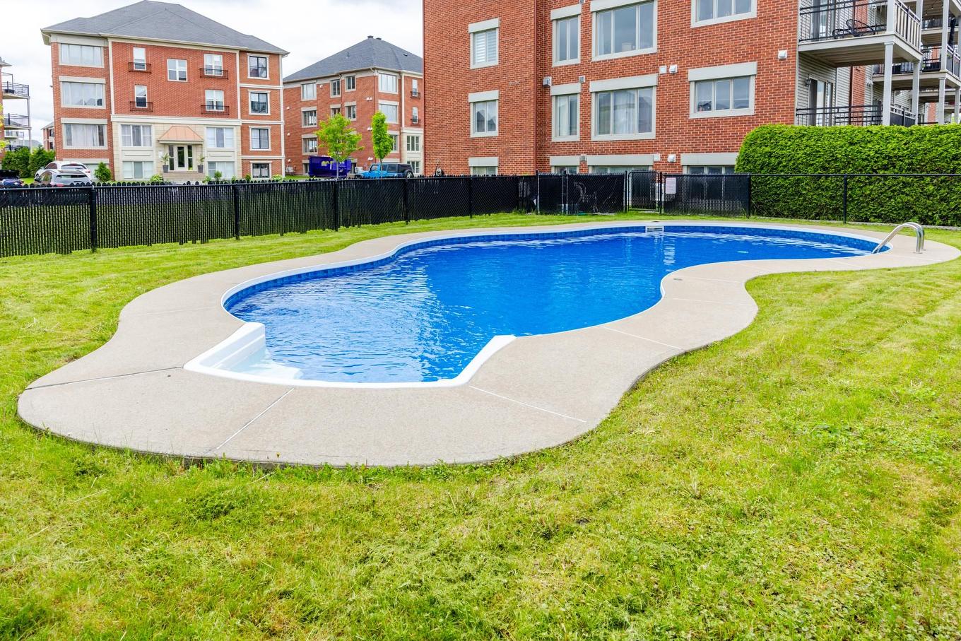 Piscine - 3-4595 Ch. Des Prairies, Brossard, QC - Outdoor With In Ground Pool With Backyard