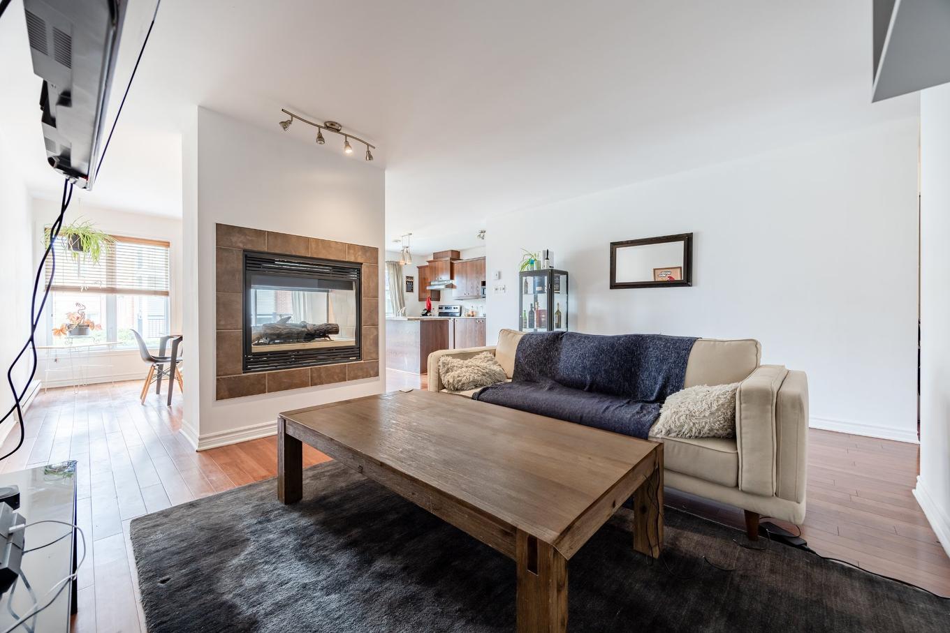 Salon - 3-4595 Ch. Des Prairies, Brossard, QC - Indoor Photo Showing Living Room With Fireplace