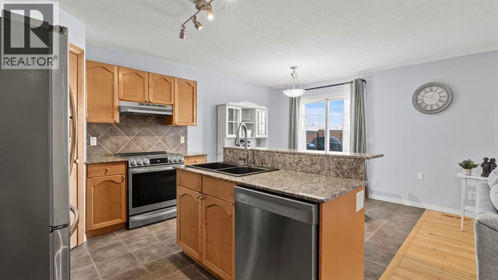 158 Covemeadow Road Ne, Calgary, AB - Indoor Photo Showing Kitchen With Stainless Steel Kitchen With Double Sink