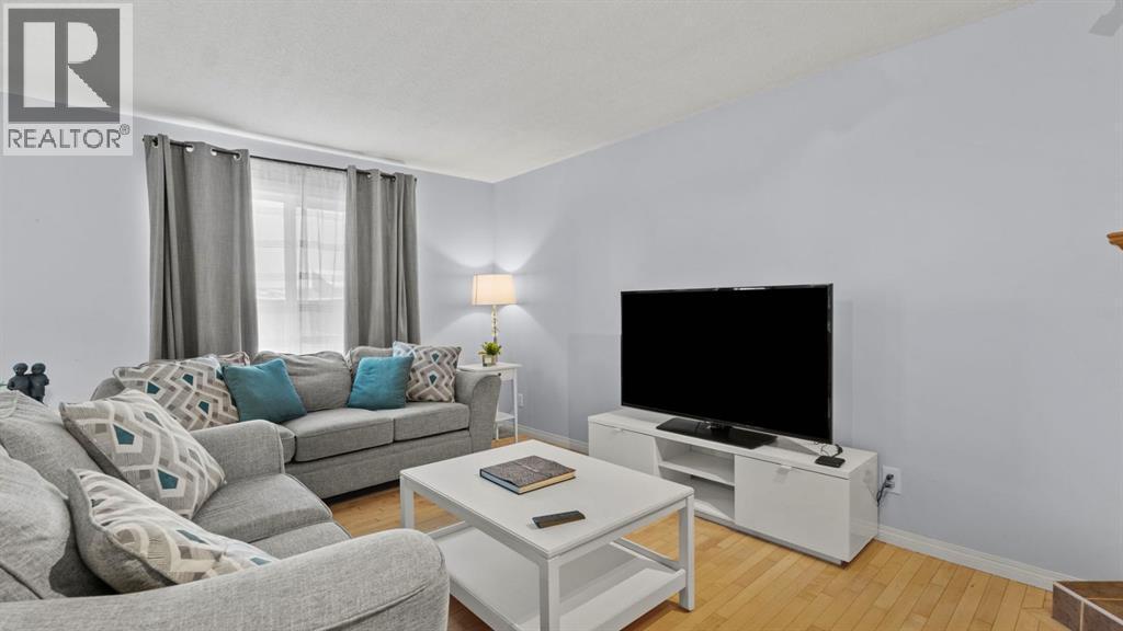 158 Covemeadow Road Ne, Calgary, AB - Indoor Photo Showing Living Room