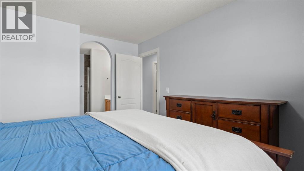 158 Covemeadow Road Ne, Calgary, AB - Indoor Photo Showing Bedroom