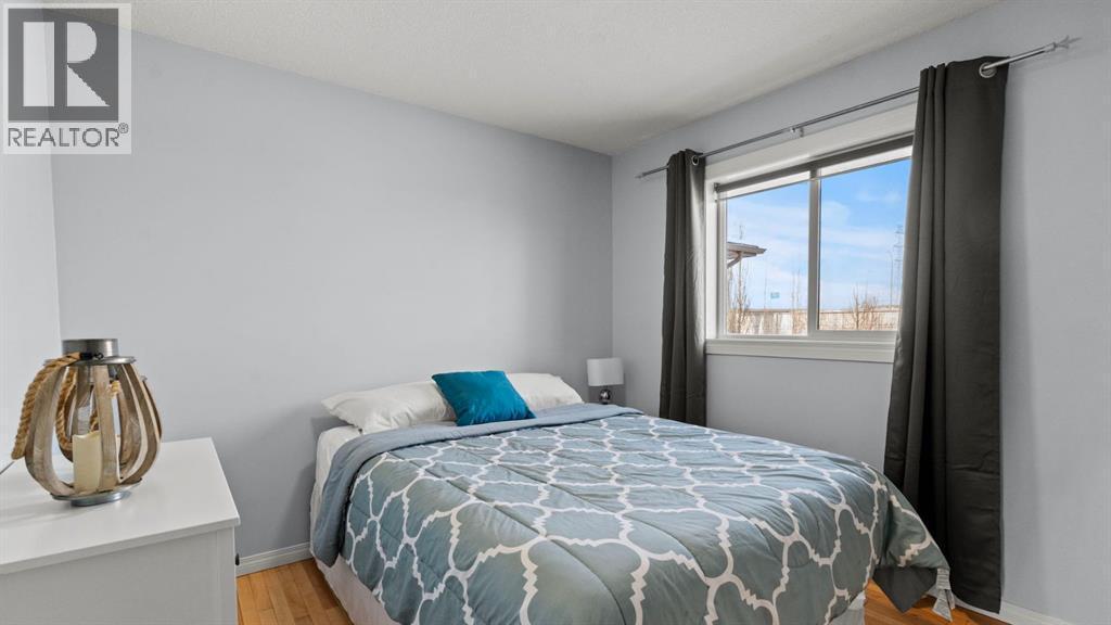 158 Covemeadow Road Ne, Calgary, AB - Indoor Photo Showing Bedroom