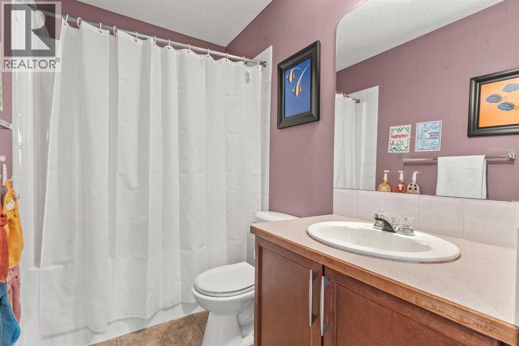 15 Chapalina Close Se, Calgary, AB - Indoor Photo Showing Bathroom