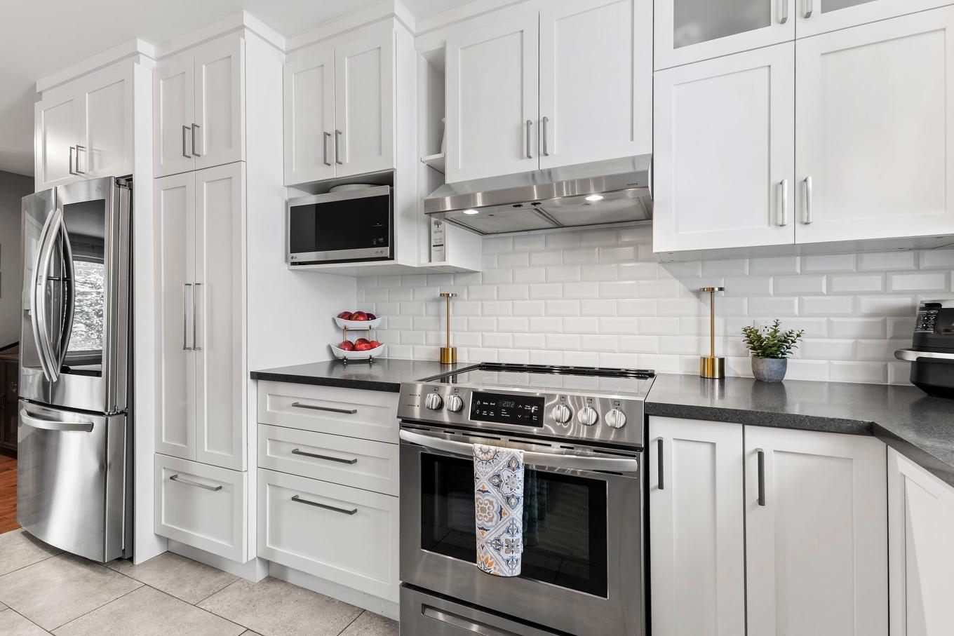 Kitchen - 2105 Ch. Ste-Élisabeth, Saint-Lazare, QC - Indoor Photo Showing Kitchen With Upgraded Kitchen