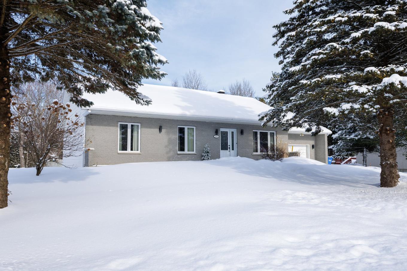Frontage - 2105 Ch. Ste-Élisabeth, Saint-Lazare, QC - Outdoor With Facade