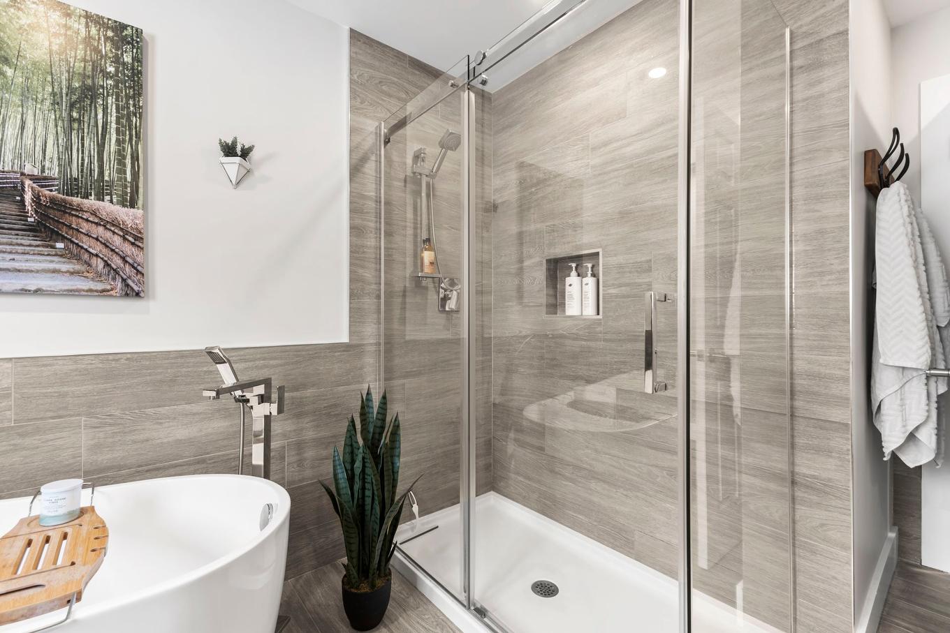 Bathroom - 2105 Ch. Ste-Élisabeth, Saint-Lazare, QC - Indoor Photo Showing Bathroom