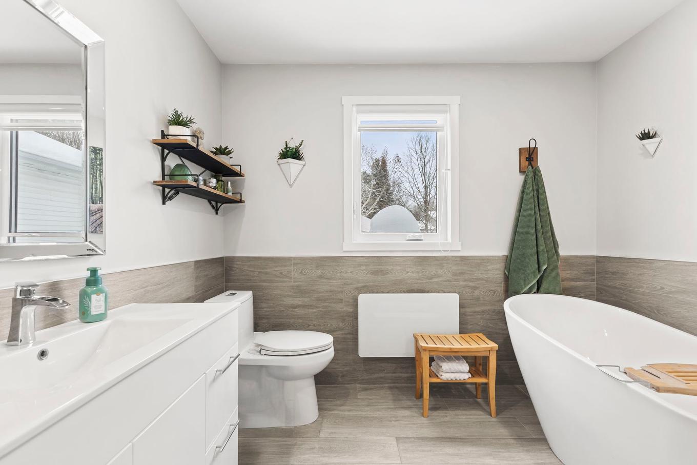 Bathroom - 2105 Ch. Ste-Élisabeth, Saint-Lazare, QC - Indoor Photo Showing Bathroom