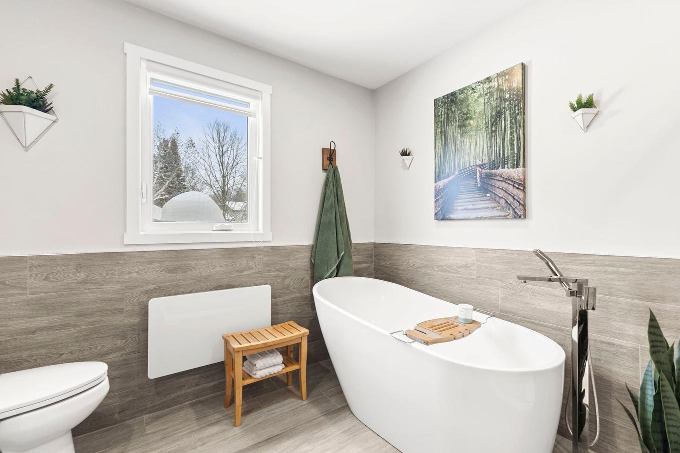Bathroom - 2105 Ch. Ste-Élisabeth, Saint-Lazare, QC - Indoor Photo Showing Bathroom